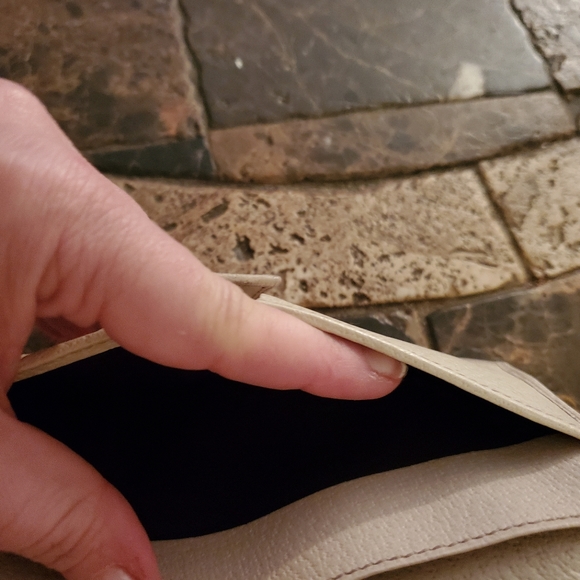 Gucci Beige cream Canvas and Leather Logo Metal Plate Continental Wallet - Picture 3 of 13